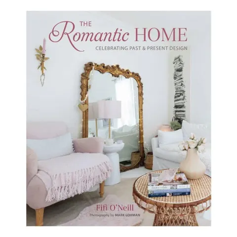 Coperta cărții The romantic home: celebrating past & present design