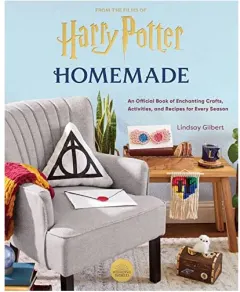 Coperta cărții Harry Potter-Cozy Crafts, Book 1, Insight Editions