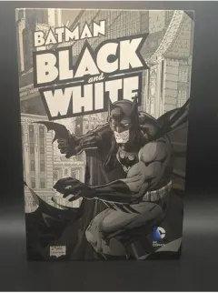 Coperta cărții Batman: Black and White Graphic Novel + Batman: Gotham Knight Blu-ray/DVD