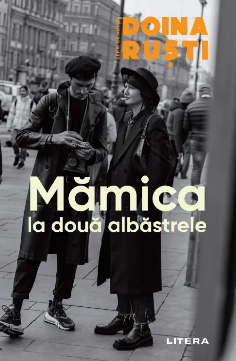 Coperta cărții Mamica la doua albastrele
