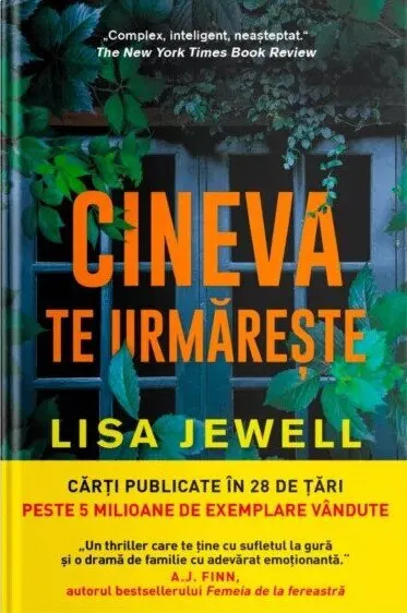Coperta cărții Cineva te urmareste