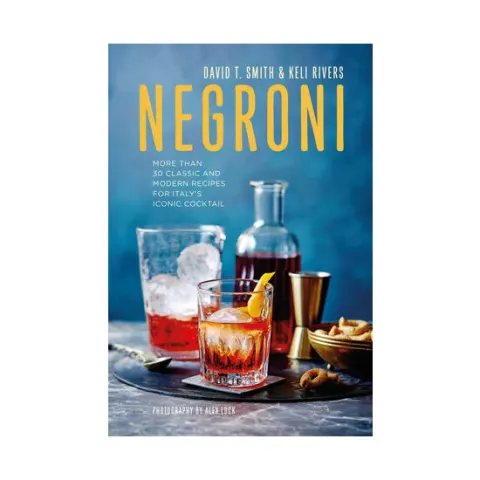 Coperta cărții Negroni: more than 30 classic and modern recipes for Italy's iconic cocktail
