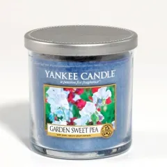 Coperta cărții Garden Sweet Pea Tumbler Candle