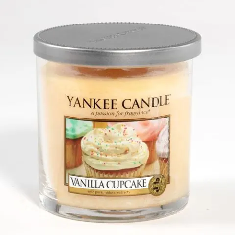 Coperta cărții Vanilla Cupcake Medium Tumbler Candle