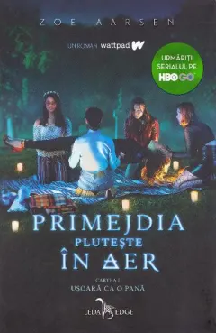 Coperta cărții Primejdia pluteste in aer (seria Usoara ca o pana, vol. 1)