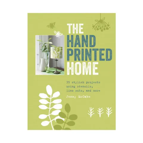 Coperta cărții The hand-printed home: 35 stylish projects using stencils, lino cuts, and more