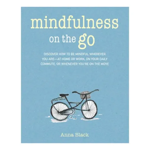 Coperta cărții Mindfulness on the go: discover how to be mindful wherever you are - at home or work, on your daily commute, or whenever you're on the move