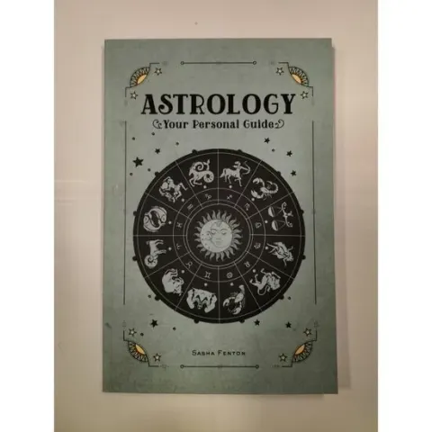 Coperta cărții In Focus: Astrology your personal guide, Sasha Fenton