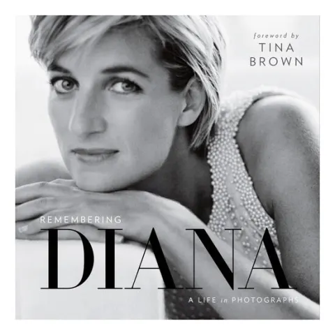 Coperta cărții Remembering Diana: a life in photographs