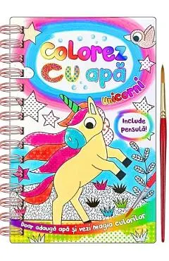 Coperta cărții Colorez cu apa: Unicorni + Pensula