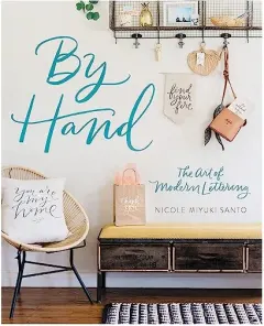 Coperta cărții By Hand - The Art of Modern Lettering, Nicole Miyuki Santo