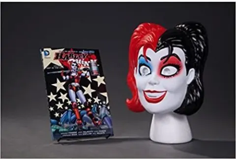 Coperta cărții Harley Quinn Book & Mask Set