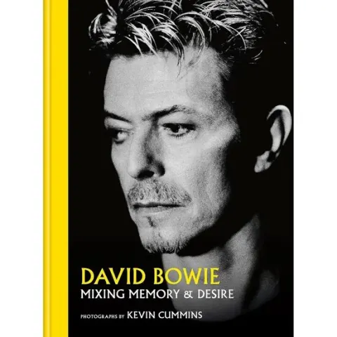 Coperta cărții David Bowie Mixing Memory & Desire, Kevin Cummins