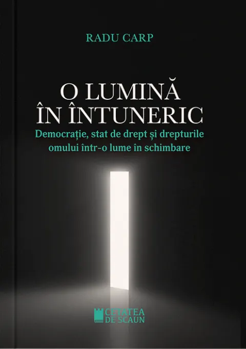 Coperta cărții O lumina in intuneric. Democratie, stat de drept si drepturile omului intr-o lume in schimbare