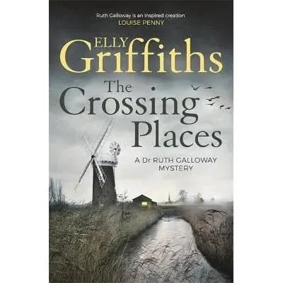 Coperta cărții The Crossing Places : The Dr Ruth Galloway Mysteries 1