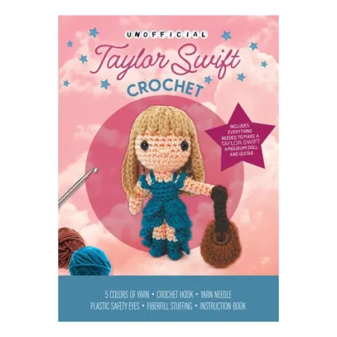 Coperta cărții Unofficial Taylor Swift Book and Crochet Kit Includes Everything Needed to Make a Taylor Swift Amigurumi Doll and Guitar – 5 Colors of Yarn, Crochet Hook, Yarn Needle, Plastic Safety Eyes, Fiberfill Stuffing, Instruction Book