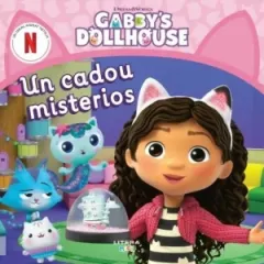 Coperta cărții Gabby's Dollhouse. Un cadou misterios